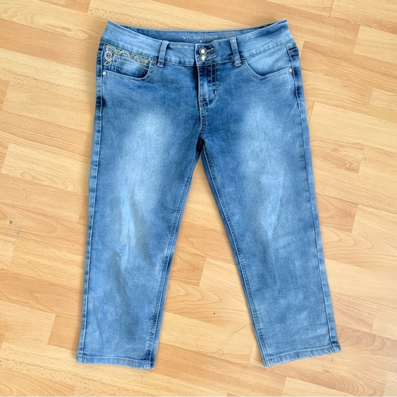NYC GAL’S Denim Embroidered Capris Women’s Size 8 - Picture 2 of 10